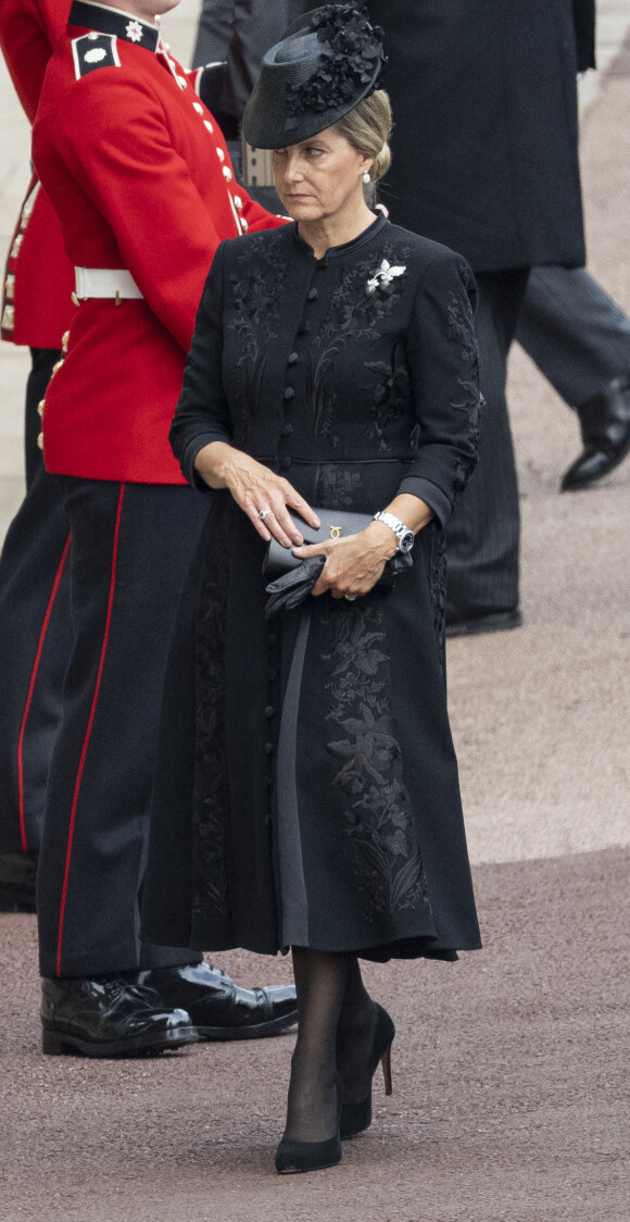 La comtesse Sophie de Wessex - Procession pédestre des membres de la famille royale depuis la grande cour du château de Windsor (le Quadrangle) jusqu'à la Chapelle Saint-Georges, où se tiendra la cérémonie funèbre des funérailles d'Etat de reine Elizabeth II d'Angleterre. Windsor, le 19 septembre 2022