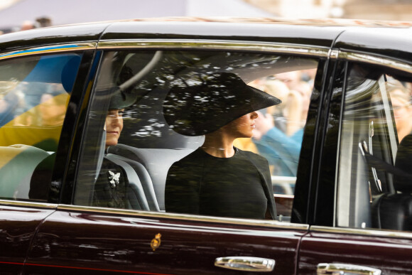 Sophie Rhys-Jones, comtesse de Wessex et Meghan Markle, duchesse de Sussex - Arrivées au service funéraire à l'Abbaye de Westminster pour les funérailles d'Etat de la reine Elizabeth II d'Angleterre le 19 septembre 2022. © Tiziano da Silva / Bestimage 