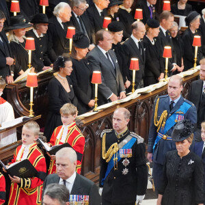 Le prince Andrew, duc d'York, Le prince Edward, duc d'Edimbourg, Sophie Rhys-Jones, duchesse d'Edimbourg, Le prince William, prince de Galles, Le prince George de Galles, La princesse Charlotte de Galles, Catherine (Kate) Middleton, princesse de Galles, Le prince Harry, duc de Sussex et Meghan Markle, duchesse de Sussex, Peter Phillips - Service funéraire à l'Abbaye de Westminster pour les funérailles d'Etat de la reine Elizabeth II d'Angleterre. Le sermon est délivré par l'archevêque de Canterbury Justin Welby (chef spirituel de l'Eglise anglicane) au côté du doyen de Westminster David Hoyle. Londres, le 19 septembre 2022. © Dominic Lipisnki / Bestimage 