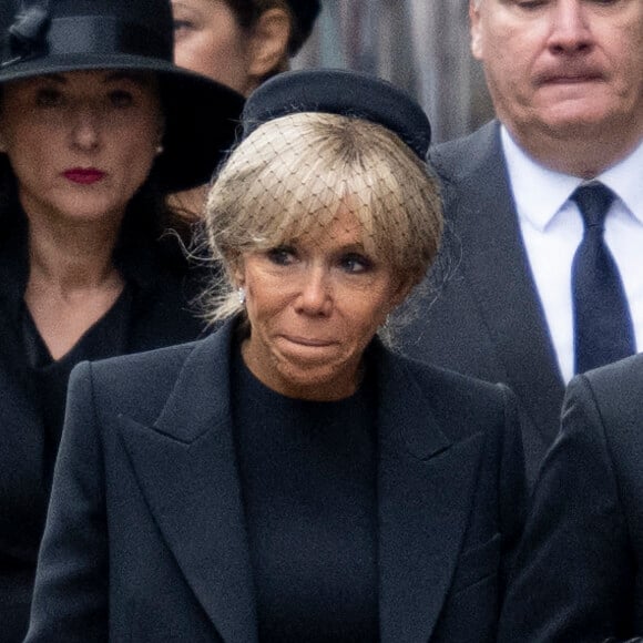 Le président Emmanuel Macron et la première dame Brigitte - Arrivées au service funéraire à l'Abbaye de Westminster pour les funérailles d'Etat de la reine Elizabeth II d'Angleterre. Le sermon est délivré par l'archevêque de Canterbury Justin Welby (chef spirituel de l'Eglise anglicane) au côté du doyen de Westminster David Hoyle. Londres. 