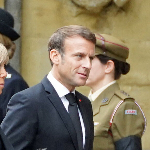 Le président français Emmanuel Macron et sa femme Brigitte - Arrivées au service funéraire à l'Abbaye de Westminster pour les funérailles d'Etat de la reine Elizabeth II d'Angleterre le 19 septembre 2022. © James Manning / PA via Bestimage 