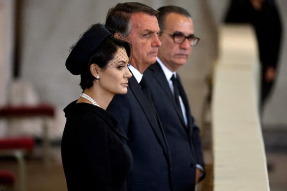 Le président du Brésil Jair Bolsonaro et sa femme Michelle rendent hommage à la reine Elizabeth II d'Angleterre à Westminster Hall le 18 septembre 2022. © Chip Somodevilla / PA Photos via Bestimage 
