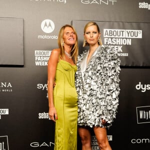 Anna Dello Russo and Karolina Kurkova - Photocall du défilé "About You" lors de la fashion week femme printemps/été 2023 à Milan le 20 septembre 2022.