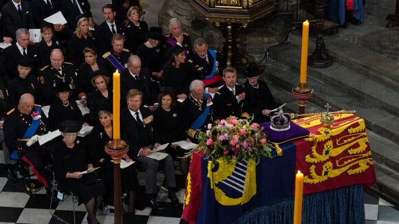 Les funérailles d'Elizabeth II au coeur d'un cluster ? Une reine testée positive à la Covid après les obsèques