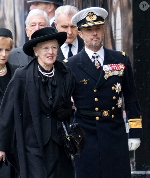 Le prince Frederik de Danemark, la reine Margrethe II - Arrivées au service funéraire à l'Abbaye de Westminster pour les funérailles d'Etat de la reine Elizabeth II d'Angleterre. Le sermon est délivré par l'archevêque de Canterbury Justin Welby (chef spirituel de l'Eglise anglicane) au côté du doyen de Westminster David Hoyle. Londres, le 19 septembre 2022. 