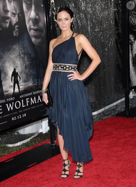 La belle Emily Blunt à l'occasion de l'avant-première de Wolfman, dans l'enceinte de l'ArcLight Theatre d'Hollywood, à Los Angeles, le 9 février 2010.