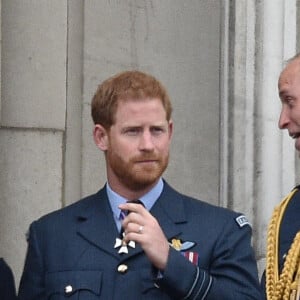 Le prince Harry, duc de Sussex, le prince William, duc de Cambridge - La famille royale d'Angleterre lors de la parade aérienne de la RAF pour le centième anniversaire au palais de Buckingham à Londres. Le 10 juillet 2018 