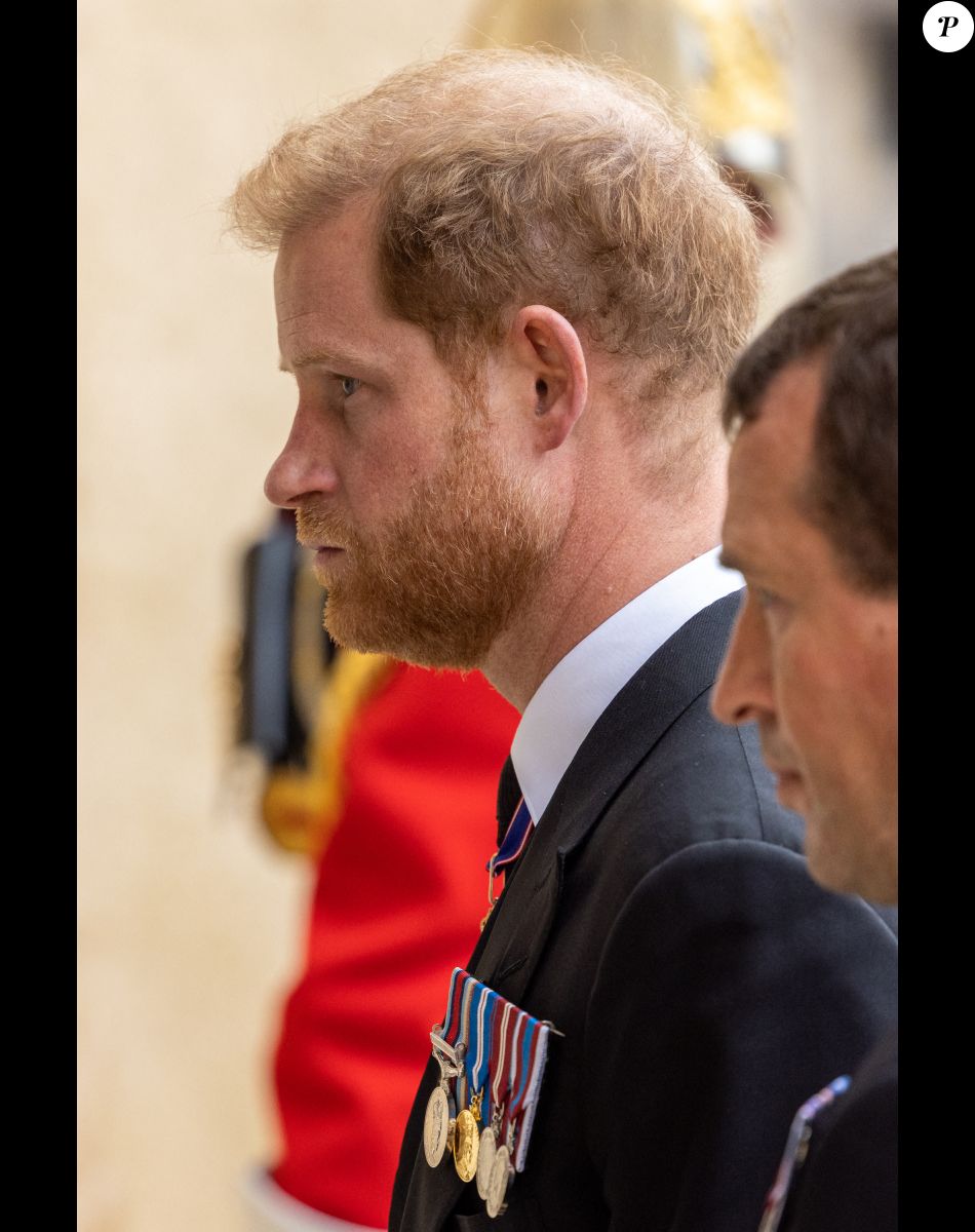 Le prince Harry, duc de Sussex - Procession pédestre des membres de la famille royale depuis la grande cour du château de Windsor (le Quadrangle) jusqu'à la Chapelle Saint-Georges, où se tiendra la cérémonie funèbre des funérailles d'Etat de reine Elizabeth II d'Angleterre. Windsor, le 19 septembre 2022
