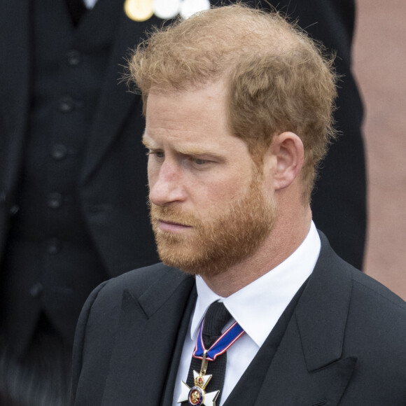 Le prince Harry, duc de Sussex - Procession pédestre des membres de la famille royale depuis la grande cour du château de Windsor (le Quadrangle) jusqu'à la Chapelle Saint-Georges, où se tiendra la cérémonie funèbre des funérailles d'Etat de reine Elizabeth II d'Angleterre. Windsor, le 19 septembre 2022