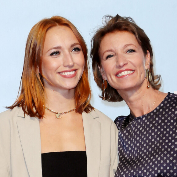 Chloé Jouannet et sa mère Alexandra Lamy au photocall de la cérémonie de clôture de la 24ème édition du Festival de la Fiction TV de La Rochelle, France. © Patrick Bernard/Bestimage 