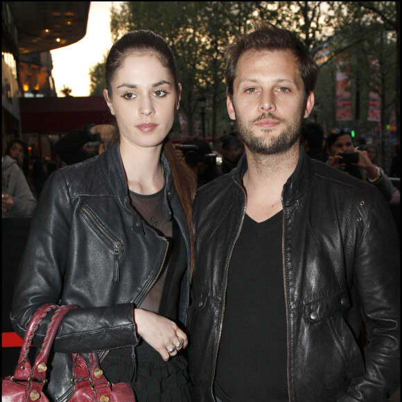 Nicolas Duvauchelle et Laura Isaaz à l'avant-première de "La fille du puisatier" au cinéma Gaumont Marignan, le 14 avril 2011.