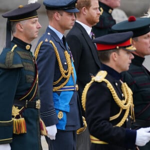 Le prince William, le prince Harry - Service funéraire à l'Abbaye de Westminster pour les funérailles d'Etat de la reine Elizabeth II d'Angleterre, le 19 septembre 2022. © Andrew Milligan / PA via Bestimage