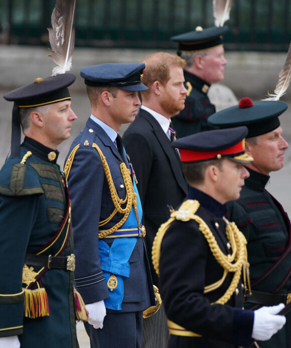 Le prince William, le prince Harry - Service funéraire à l'Abbaye de Westminster pour les funérailles d'Etat de la reine Elizabeth II d'Angleterre, le 19 septembre 2022. © Andrew Milligan / PA via Bestimage