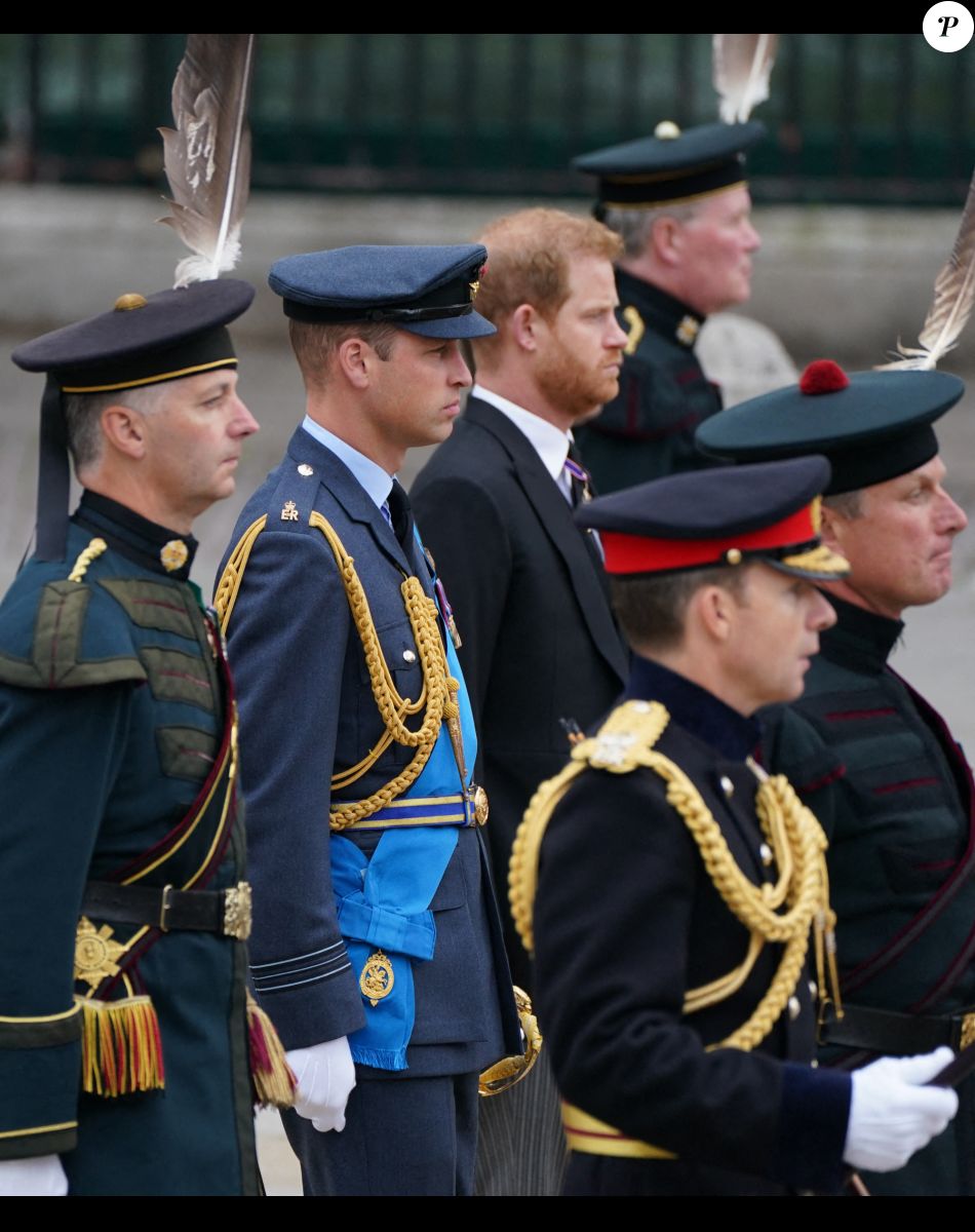 Le prince William, le prince Harry - Service funéraire à l'Abbaye de Westminster pour les funérailles d'Etat de la reine Elizabeth II d'Angleterre, le 19 septembre 2022. © Andrew Milligan / PA via Bestimage