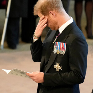 Le prince Harry, Meghan Markle - Procession cérémonielle du cercueil de la reine Elizabeth II du palais de Buckingham à Westminster Hall à Londres. Le 14 septembre 2022.