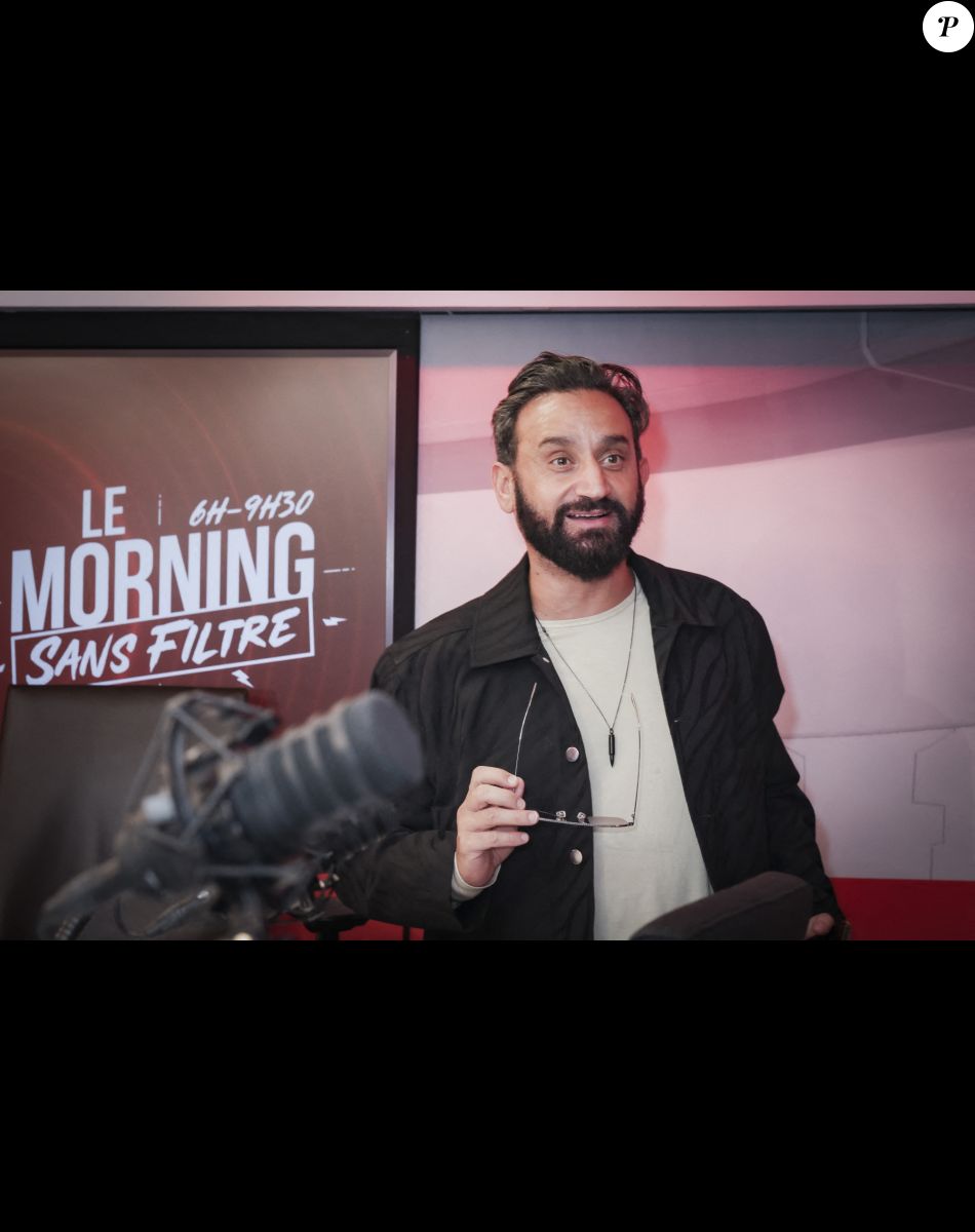 Exclusif - Cyril Hanouna - A l'occasion de son 48ème anniversaire Cyril Hanouna prend les commandes de l'émission "Morning Sans Filtre "sur Virgin Radio, aux cotés de l'équipe habituelle à Paris le 23 septembre 2022. © Jack Tribeca/Bestimage