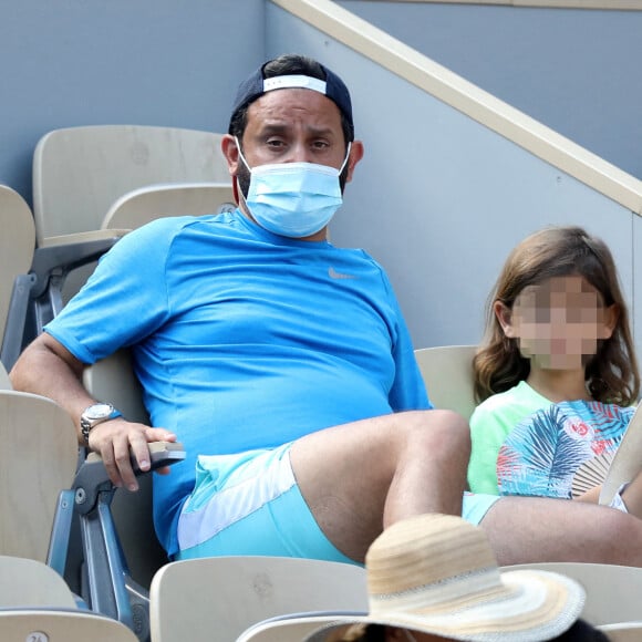 Cyril Hanouna et son fils Lino - People dans les tribunes des Internationaux de France de Tennis de Roland Garros à Paris. Le 9 juin 2021 © Dominique Jacovides / Bestimage