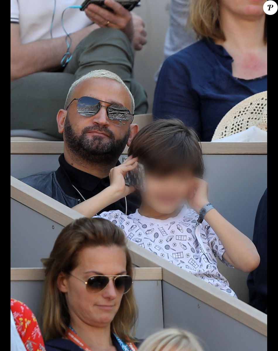Cyril Hanouna et son fils Lino dans les tribunes lors des internationaux de tennis de Roland Garros à Paris, France, le 31 mai 2019. © Jacovides-Moreau/Bestimage