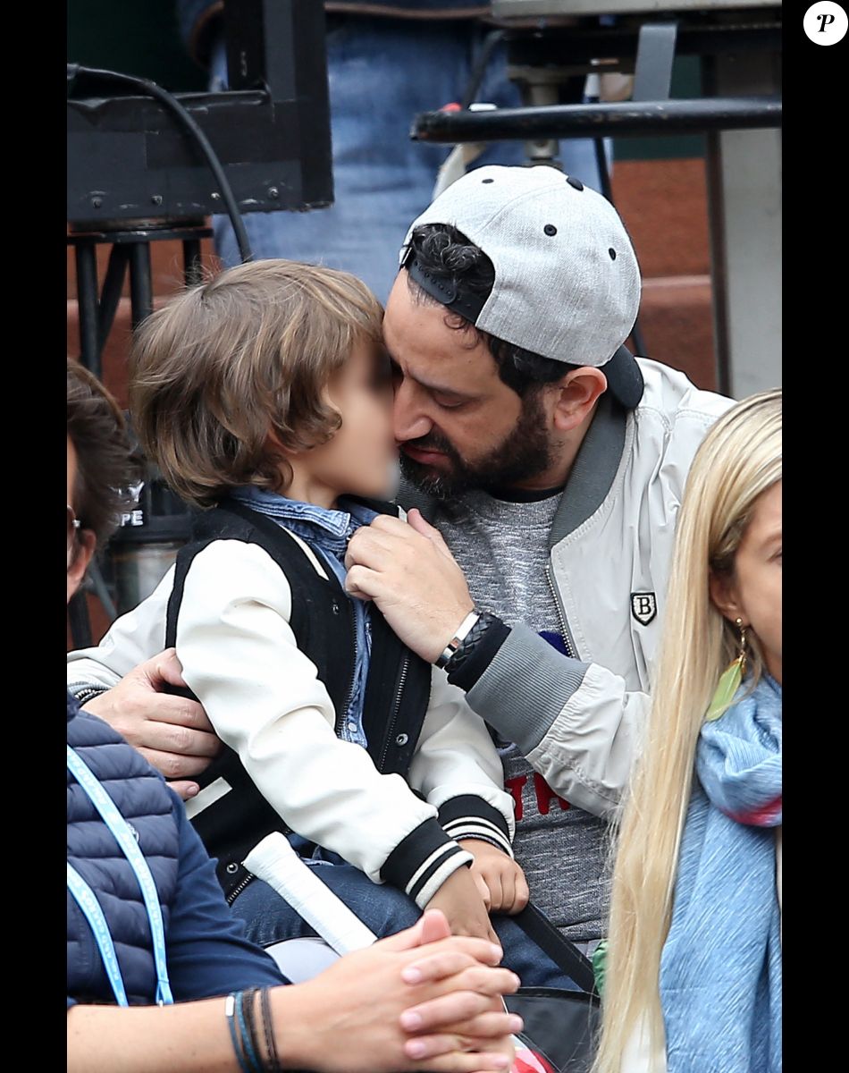 Cyril Hanouna et son fils Lino - People dans les tribunes des internationaux de France de Roland Garros à Paris le 4 juin 2016. © Moreau - Jacovides / Bestimage