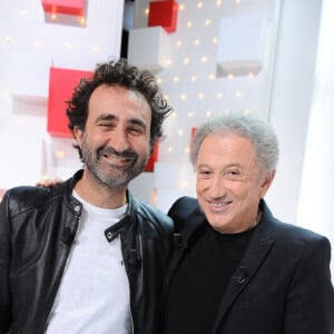 Exclusif - Mathieu Madenian et Michel Drucker - Enregistrement de l'émission "Vivement Dimanche" au Studio Gabriel, présentée par M.Drucker et diffusée le 25 septembre sur France 3 © Guillaume Gaffiot / Bestimage