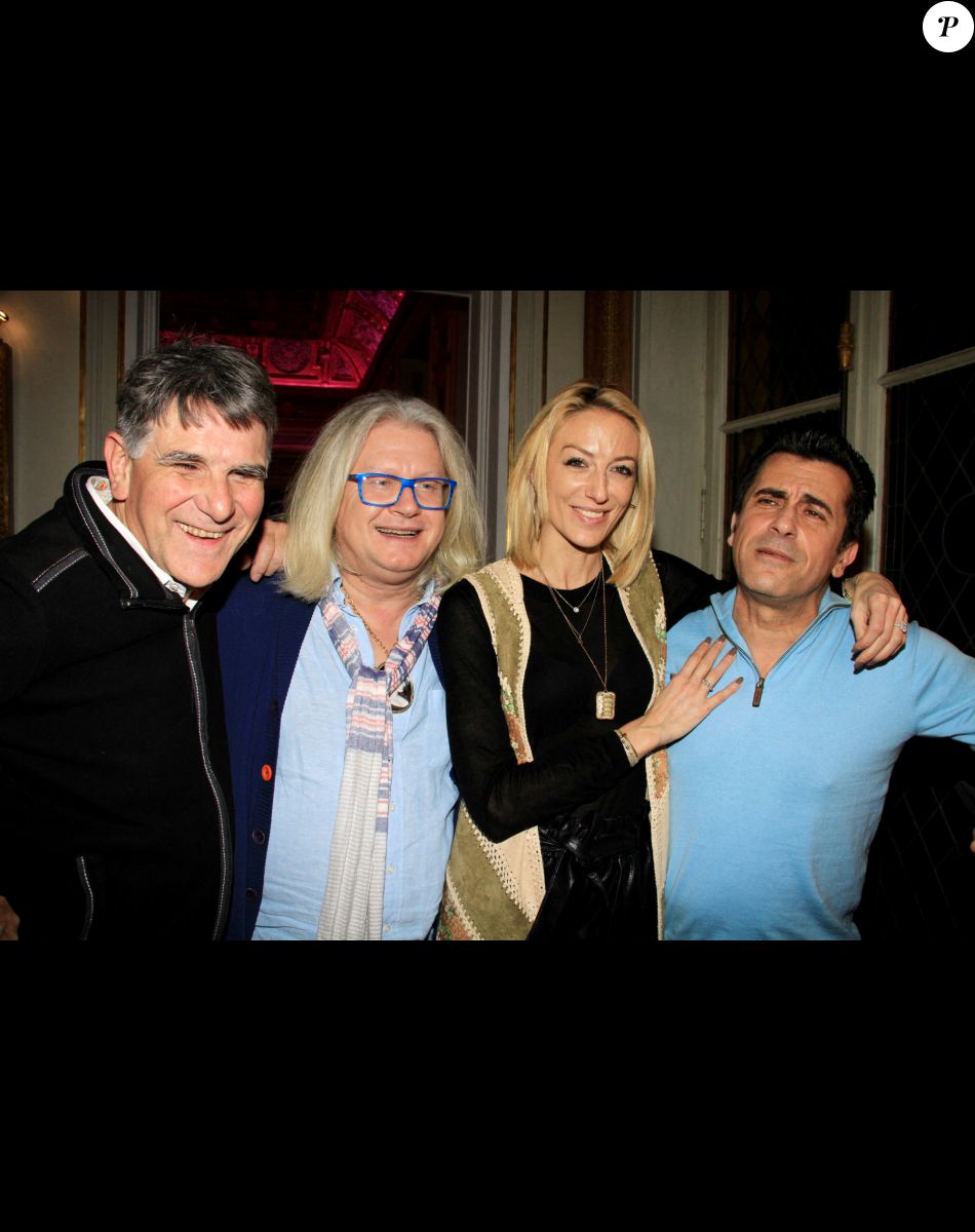 L'animateur Tex, Pierre-Jean Chalençon, Bébert, Les Forbans (Albert Kassabi) et sa compagne Astrid - People au dîner "Couscous" chez Pierre-Jean Chalençon au Palais Vivienne à Paris. Le 9 février 2022