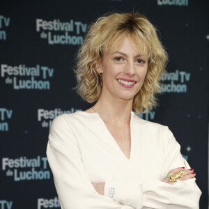 Sara Mortensen pour Astrid et Raphaëlle - Photocall lors de la 24ème édition du festival Tv de Luchon le 11 février 2022. © Christophe Aubert via Bestimage 