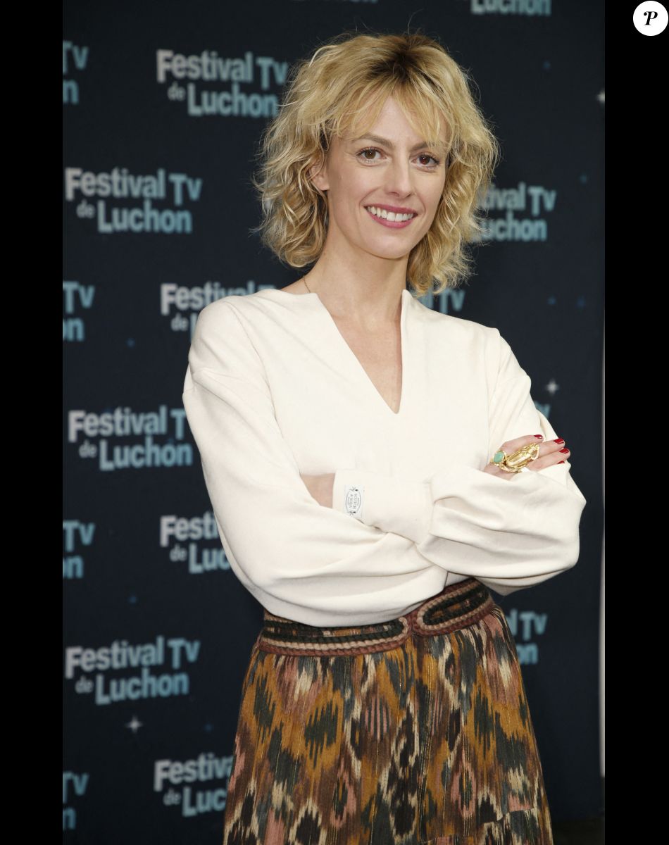 Sara Mortensen pour Astrid et Raphaëlle - Photocall lors de la 24ème édition du festival Tv de Luchon le 11 février 2022. © Christophe Aubert via Bestimage