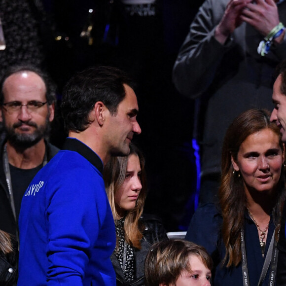 Roger Federer (Sui) et ses enfants - Tennis : Roger Federer, tire sa révérence en larmes, lors de Laver Cup à l'O2 Arena de Londres le 23 septembre 2022. La paire Federer/Nadal (Europe) s'est inclinée face à Sock/Tiafoe (Reste du monde) 4-6, 7-6 (7/2), 11-9. © Antoine Couvercelle / Panoramic / Bestimage 