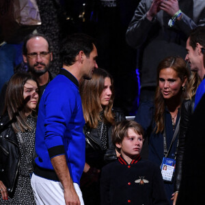 Roger Federer (Sui) et ses enfants - Tennis : Roger Federer, tire sa révérence en larmes, lors de Laver Cup à l'O2 Arena de Londres le 23 septembre 2022. La paire Federer/Nadal (Europe) s'est inclinée face à Sock/Tiafoe (Reste du monde) 4-6, 7-6 (7/2), 11-9. © Antoine Couvercelle / Panoramic / Bestimage 