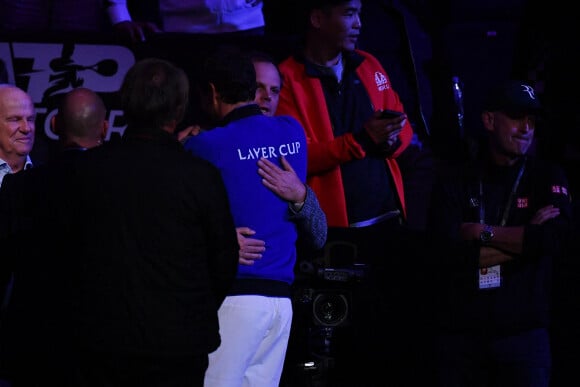 Roger Federer (Sui) et Severin Luthi - Tennis : Roger Federer, tire sa révérence en larmes, lors de Laver Cup à l'O2 Arena de Londres le 23 septembre 2022. La paire Federer/Nadal (Europe) s'est inclinée face à Sock/Tiafoe (Reste du monde) 4-6, 7-6 (7/2), 11-9. © Antoine Couvercelle / Panoramic / Bestimage 