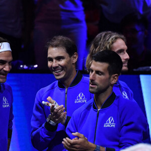 Bjorn Borg, Roger Federer (Sui), Rafael Nadal (Esp), Novak Djokovic (Ser) - Tennis : Roger Federer, tire sa révérence en larmes, lors de Laver Cup à l'O2 Arena de Londres le 23 septembre 2022. La paire Federer/Nadal (Europe) s'est inclinée face à Sock/Tiafoe (Reste du monde) 4-6, 7-6 (7/2), 11-9. © Antoine Couvercelle / Panoramic / Bestimage 