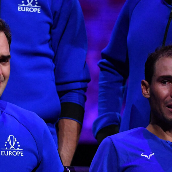 Roger Federer (Sui), Rafael Nadal (Esp), - Tennis : Roger Federer, tire sa révérence en larmes, lors de Laver Cup à l'O2 Arena de Londres le 23 septembre 2022. La paire Federer/Nadal (Europe) s'est inclinée face à Sock/Tiafoe (Reste du monde) 4-6, 7-6 (7/2), 11-9. © Antoine Couvercelle / Panoramic / Bestimage 