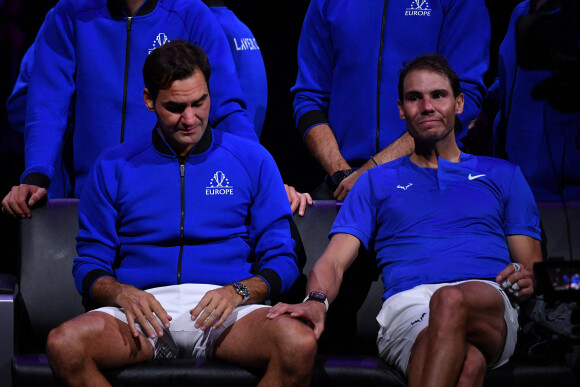 Roger Federer (Sui), Rafael Nadal (Esp), - Tennis : Roger Federer, tire sa révérence en larmes, lors de Laver Cup à l'O2 Arena de Londres le 23 septembre 2022. La paire Federer/Nadal (Europe) s'est inclinée face à Sock/Tiafoe (Reste du monde) 4-6, 7-6 (7/2), 11-9. © Antoine Couvercelle / Panoramic / Bestimage 