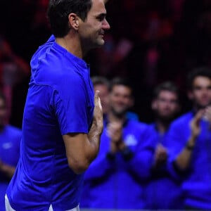 Roger Federer (Sui) , Rafael Nadal (Esp) , Stefanos Tsitsipas (Gre) , Novak Djokovic (Ser) - Tennis : Roger Federer, tire sa révérence en larmes, lors de Laver Cup à l'O2 Arena de Londres le 23 septembre 2022. La paire Federer/Nadal (Europe) s'est inclinée face à Sock/Tiafoe (Reste du monde) 4-6, 7-6 (7/2), 11-9. © Antoine Couvercelle / Panoramic / Bestimage  Tennis: Roger Federer bows out in tears during the Laver Cup at the O2 Arena in London on September 23, 2022. The pair Federer / Nadal (Europe) lost to Sock / Tiafoe (Rest of the world) 4 -6, 7-6 (7/2), 11-9. 