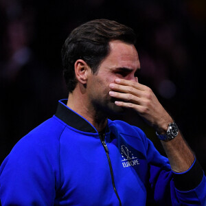 Roger Federer - Tennis : Roger Federer, tire sa révérence en larmes, lors de Laver Cup à l'O2 Arena de Londres le 23 septembre 2022. La paire Federer/Nadal (Europe) s'est inclinée face à Sock/Tiafoe (Reste du monde) 4-6, 7-6 (7/2), 11-9. © Antoine Couvercelle / Panoramic / Bestimage  Tennis: Roger Federer bows out in tears during the Laver Cup at the O2 Arena in London on September 23, 2022. The pair Federer / Nadal (Europe) lost to Sock / Tiafoe (Rest of the world) 4 -6, 7-6 (7/2), 11-9. 