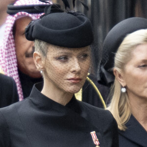 La princesse Charlene de Monaco - Arrivées au service funéraire à l'Abbaye de Westminster pour les funérailles d'Etat de la reine Elizabeth II d'Angleterre. Le sermon est délivré par l'archevêque de Canterbury Justin Welby (chef spirituel de l'Eglise anglicane) au côté du doyen de Westminster David Hoyle. Londres, le 19 septembre 2022. 