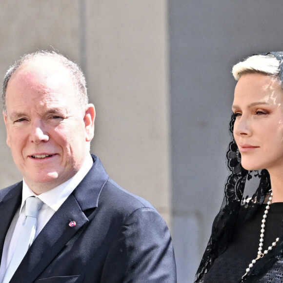 Le prince Albert II de Monaco et la princesse Charlène de Monaco arrivent au Vatican pour un entretien privé avec le pape François, le 20 juillet 2022. © Avalon/Panoramic//Bestimage 