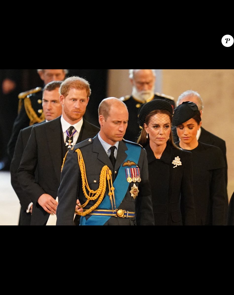 Le prince Harry, duc de Sussex, Meghan Markle, duchesse de Sussex, Kate Catherine Middleton, princesse de Galles, le prince de Galles William - Intérieur - Procession cérémonielle du cercueil de la reine Elisabeth II du palais de Buckingham à Westminster Hall à Londres. Le 14 septembre 2022