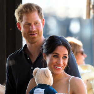 Le prince Harry, duc de Sussex, et Meghan Markle, duchesse de Sussex (enceinte) arrivent baie Kingfisher, sur l'île Fraser, en Australie, le 22 octobre 2018. Le couple rencontre les habitants de l'île. 