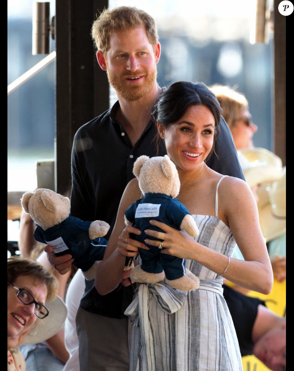 Le prince Harry, duc de Sussex, et Meghan Markle, duchesse de Sussex (enceinte) arrivent baie Kingfisher, sur l'île Fraser, en Australie, le 22 octobre 2018. Le couple rencontre les habitants de l'île.
