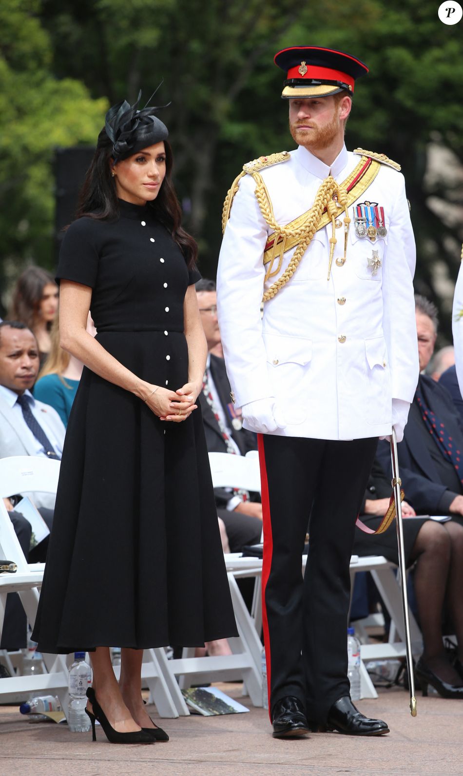 Le prince Harry, duc de Sussex, et Meghan Markle, duchesse de Sussex, enceinte, déposent une couronne au monument de guerre de l&#039;ANZAC à Sydney, le 20 octobre 2018.   