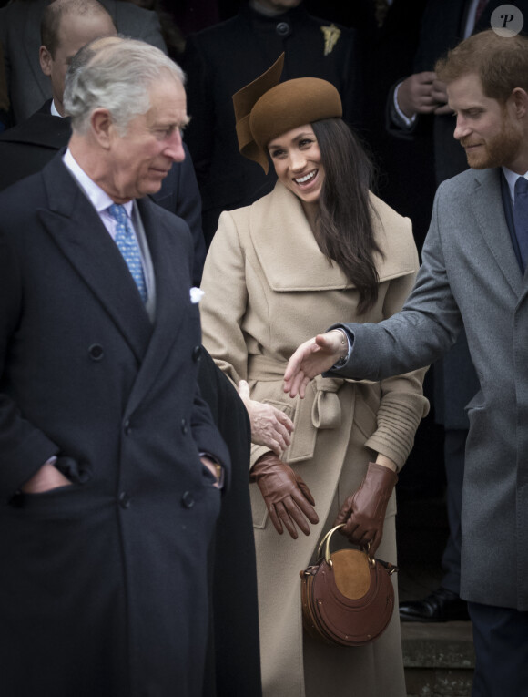 Meghan Markle et son fiancé le prince Harry, le prince Charles - La famille royale d'Angleterre arrive à la messe de Noël à l'église Sainte-Marie-Madeleine à Sandringham, le 25 décembre 2017. 
