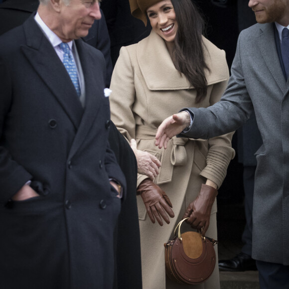 Meghan Markle et son fiancé le prince Harry, le prince Charles - La famille royale d'Angleterre arrive à la messe de Noël à l'église Sainte-Marie-Madeleine à Sandringham, le 25 décembre 2017. 