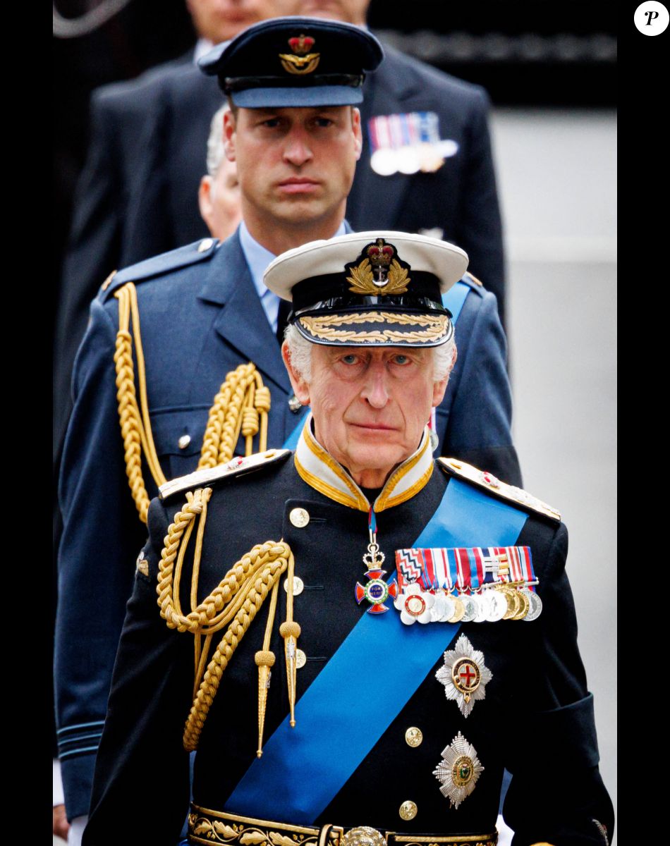 Le roi Charles III d'Angleterre et le prince de Galles William - Arrivées au service funéraire à l'Abbaye de Westminster pour les funérailles d'Etat de la reine Elizabeth II d'Angleterre. Le 19 septembre 2022
