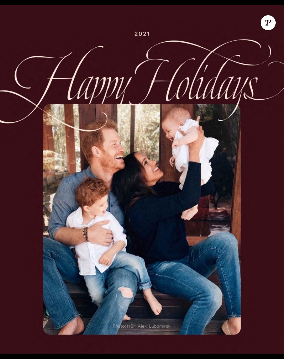 Carte de voeux du prince Harry, duc de Sussex, et Meghan Markle avec leurs enfants, Archie et Lilibet. Sur cette photo, prise l'été dernier à leur domicile de Montecito (Californie), le prince Harry tient dans ses bras Archie, 2 ans tandis que Lilibet, 6 mois, est portée dans les bras de sa mère. Sur la carte de voeux, le couple écrit, "En cette année 2021, nous avons accueilli notre fille Lilibet au monde. Archie a fait de nous une maman et un papa, et Lili a fait de nous une famille", avant d'ajouter avoir fait des donations à des oeuvres venant en aide aux familles, dont les réfugiés afghans aux Etats-Unis. Montecito. Eté 2021. © Photo by Alexi Lubomirski, Copyright owned by Prince Harry and Meghan, The Duke and Duchess of Sussex via Bestimage