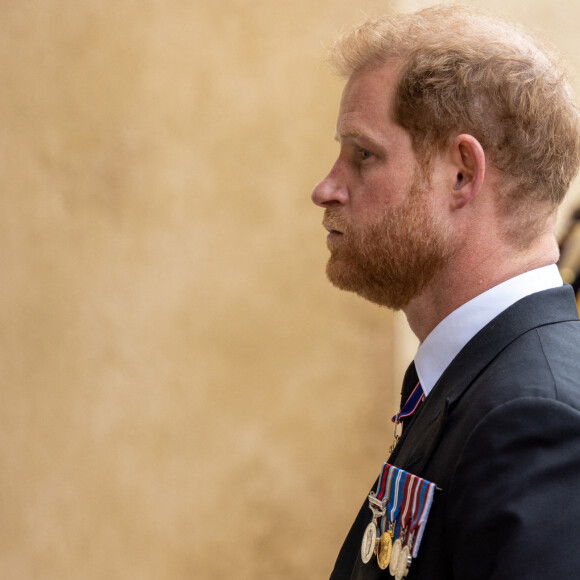 Le prince Harry, duc de Sussex - Procession pédestre des membres de la famille royale depuis la grande cour du château de Windsor (le Quadrangle) jusqu'à la Chapelle Saint-Georges, où se tiendra la cérémonie funèbre des funérailles d'Etat de reine Elizabeth II d'Angleterre. Windsor, le 19 septembre 2022
