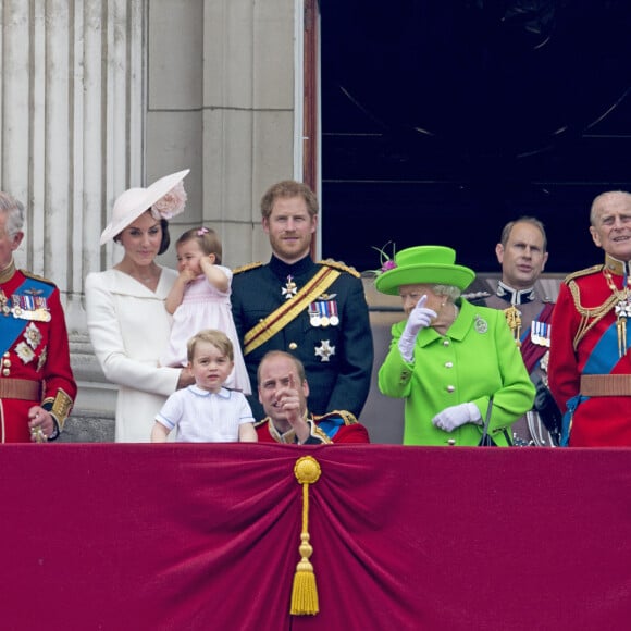 Camilla Parker Bowles, duchesse de Cornouailles, le prince Charles, Kate Catherine Middleton, duchesse de Cambridge, la princesse Charlotte, le prince George, le prince Harry, le prince William, la reine Elisabeth II d'Angleterre, le prince Edward, comte de Wessex, le prince Philip, duc d'Edimbourg, la comtesse Sophie de Wessex - La famille royale d'Angleterre au balcon du palais de Buckingham lors de la parade "Trooping The Colour" à l'occasion du 90ème anniversaire de la reine. Le 11 juin 2016  London , 11-06-2016 - Queen Elizabeth celebrates her 90th birthday at Trooping the Colour.