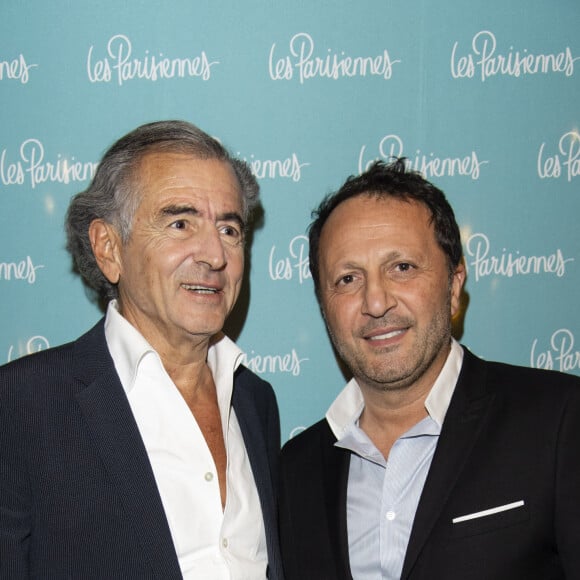 Bernard-Henri Lévy (dont la femme Arielle Dombasle joue dans le spectacle) et Arthur (Jacques Essebag) dont la compagne Mareva Galanter joue dans le spectacle - Cocktail à l'issue de la première du spectacle "Les Parisiennes" aux Folies Bergères à Paris le 24 mai 2018. © Olivier Borde - Pierre Perusseau / Bestimage 