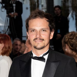 Juan Arbelaez - Montée des marches du film " Mascarade " lors du 75ème Festival International du Film de Cannes. Le 27 mai 2022 © Cyril Moreau / Bestimage 