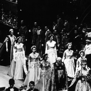 Le couronnement de la reine Elisabeth II d'Angleterre, le 2 juin 1953 à l'abbaye de Westminster à Londres